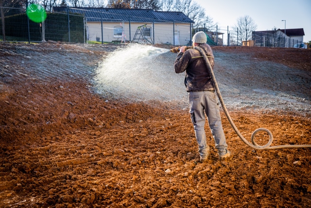 Engazonnement d'une pelouse par hydromulching